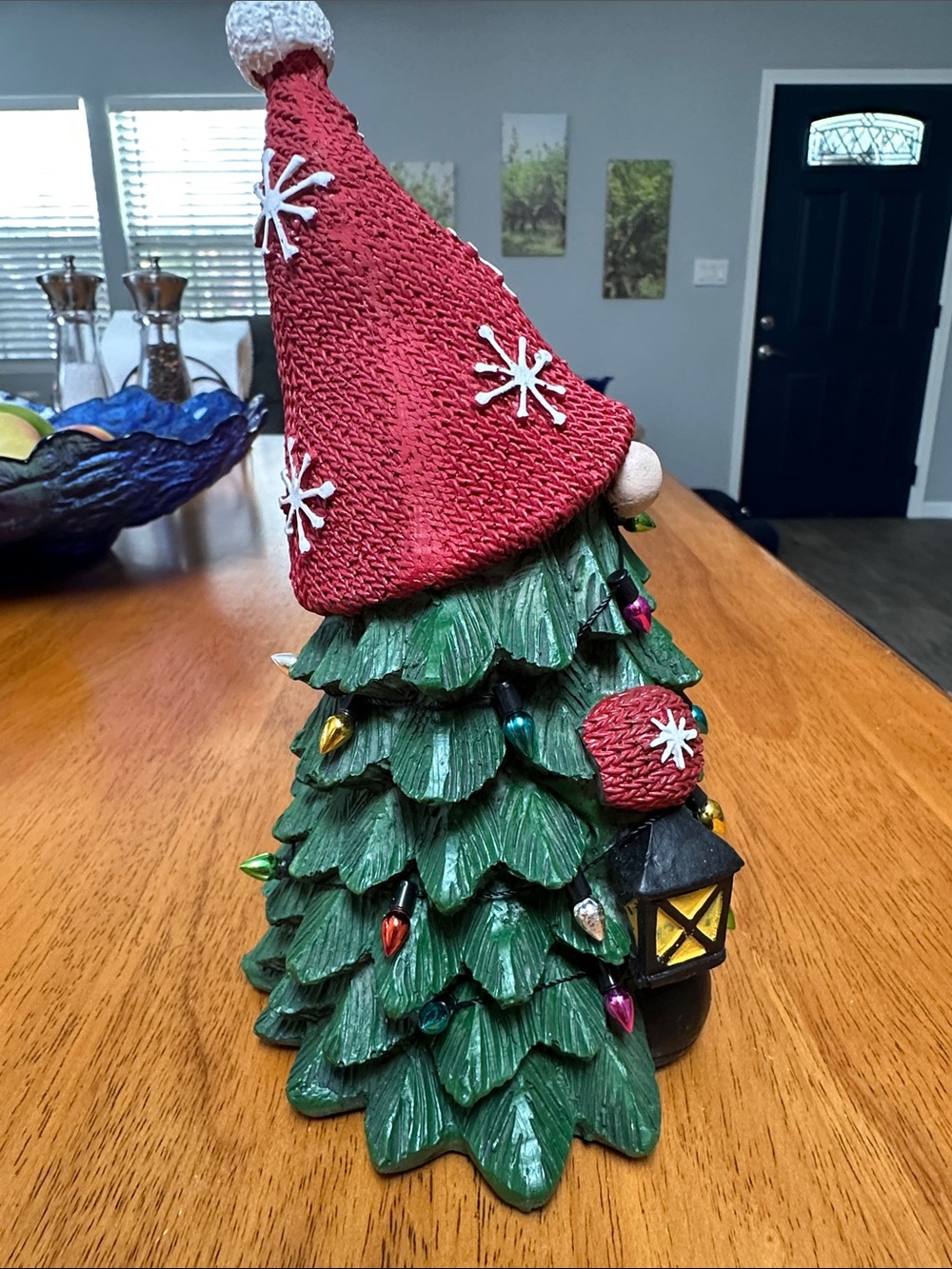 Christmas tree gnome. Green Christmas tree with red hat and mittens and lights - Picture 4 of 10